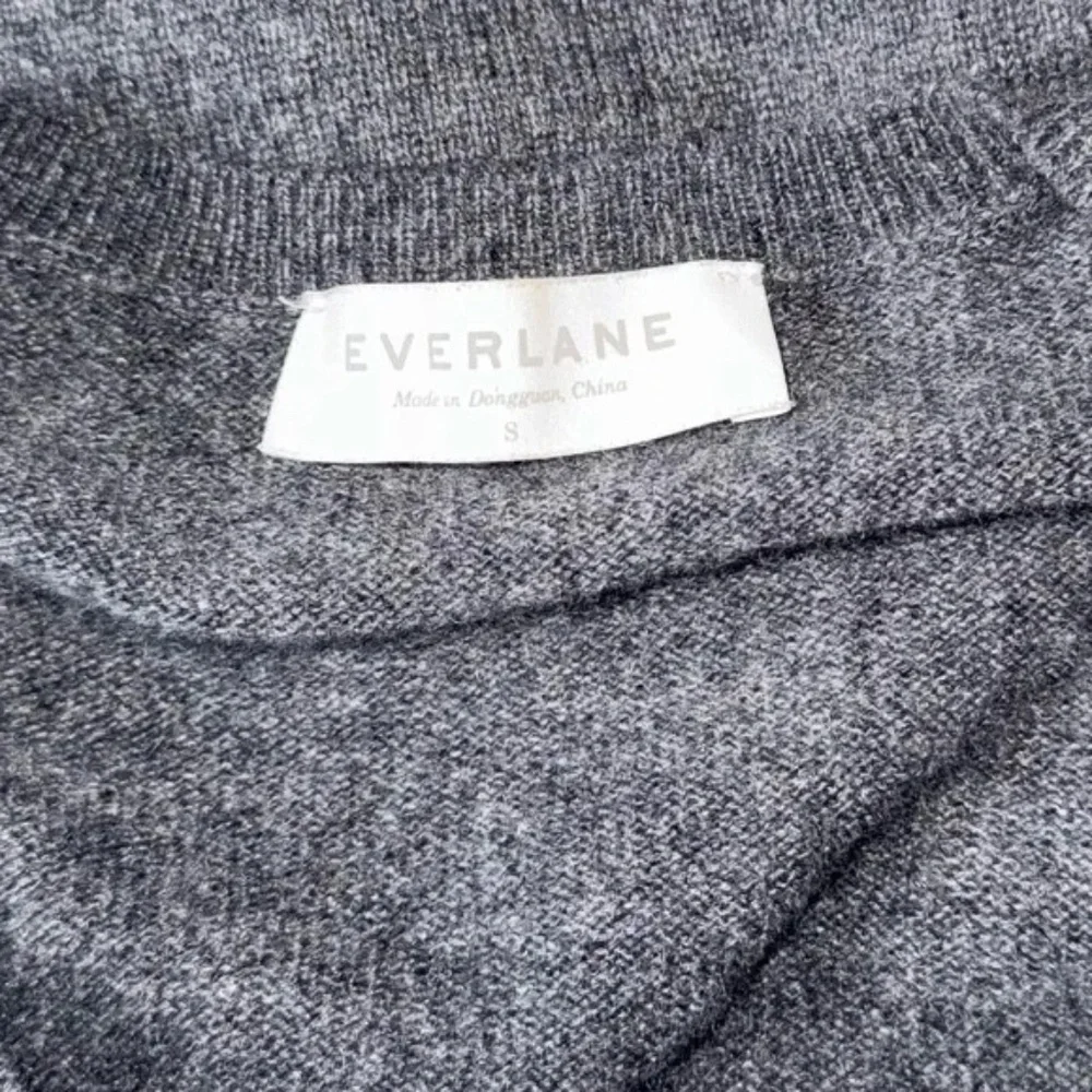 EVERLANE - The Cashmere V-neck Midi Dress in Size Small - Picture 5 of 5